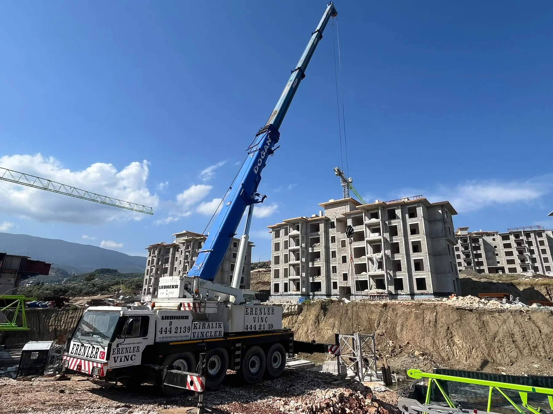 Diyarbakır şantiyesinde çalışan Erenler Vinç aracı